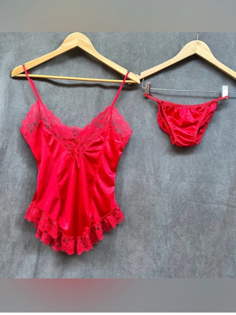 Vintage red satin lingerie cami top & panties set w/ lace medium